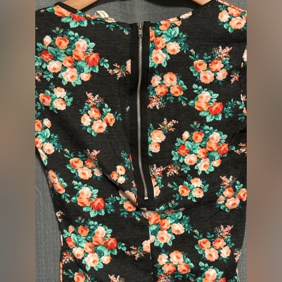 Kirra Floral Zip Up Top - Picture 3 of 6